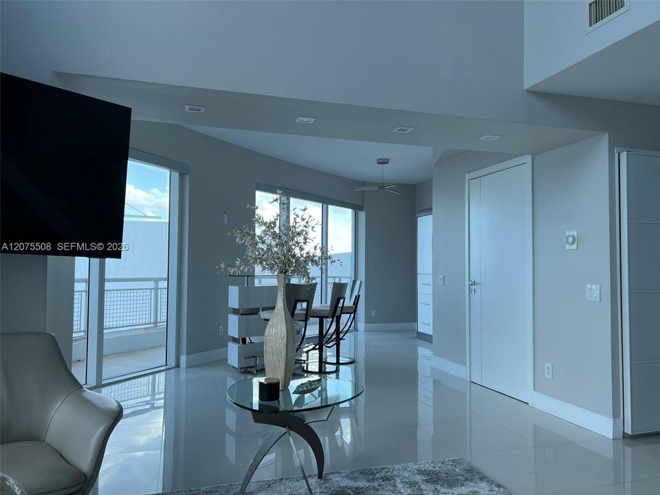 For Sale: $2,000,000 (2 beds, 2 baths, 1945 Square Feet)
