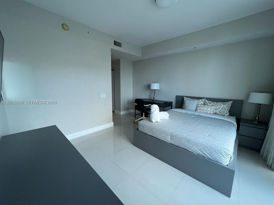 For Sale: $2,000,000 (2 beds, 2 baths, 1945 Square Feet)