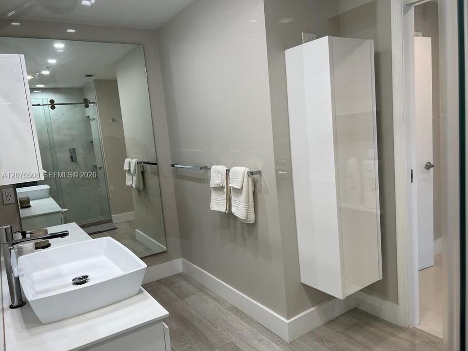 For Sale: $2,000,000 (2 beds, 2 baths, 1945 Square Feet)