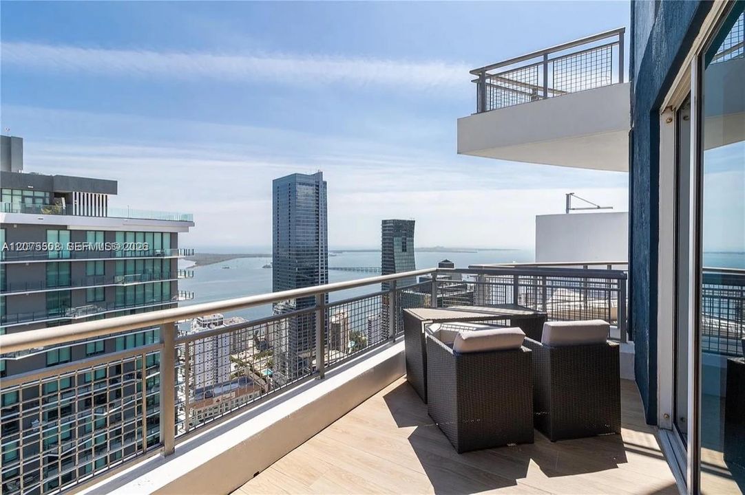 For Sale: $2,000,000 (2 beds, 2 baths, 1945 Square Feet)