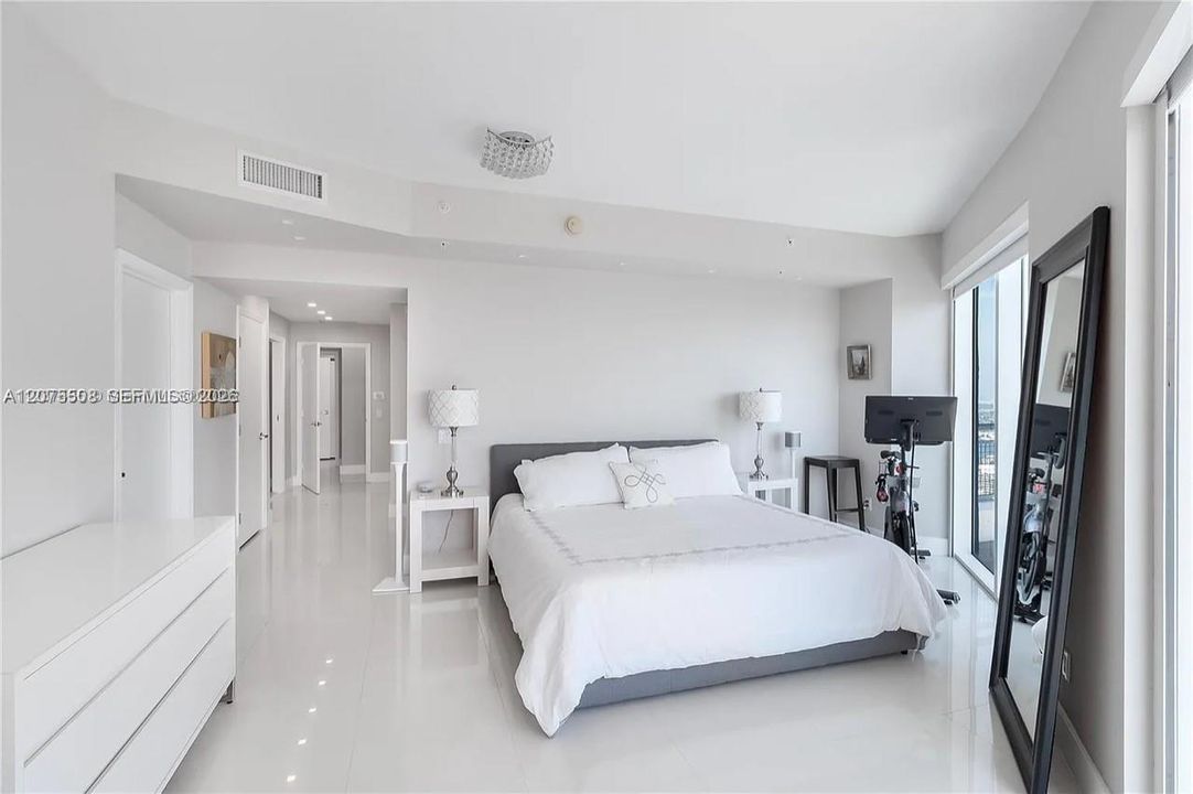 For Sale: $2,000,000 (2 beds, 2 baths, 1945 Square Feet)