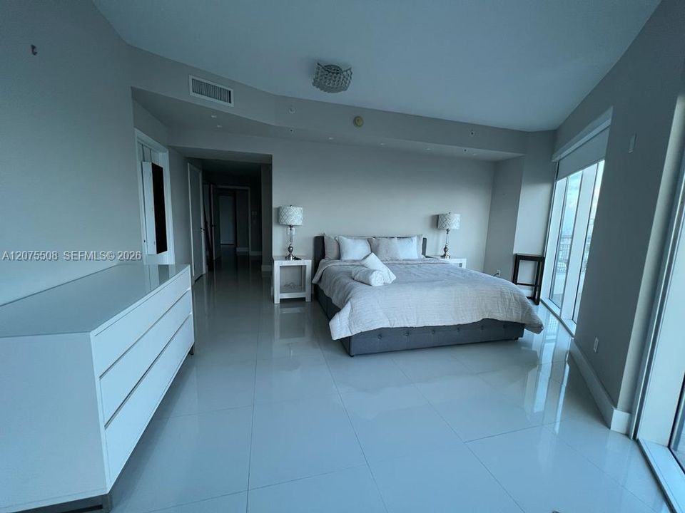 For Sale: $2,000,000 (2 beds, 2 baths, 1945 Square Feet)