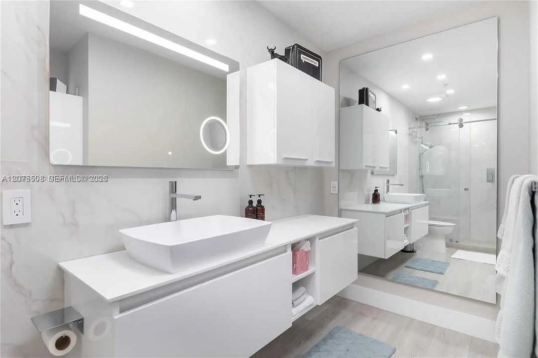For Sale: $2,000,000 (2 beds, 2 baths, 1945 Square Feet)