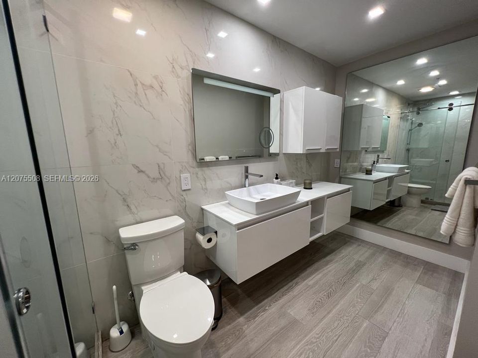 For Sale: $2,000,000 (2 beds, 2 baths, 1945 Square Feet)