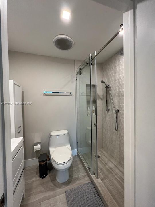 For Sale: $2,000,000 (2 beds, 2 baths, 1945 Square Feet)