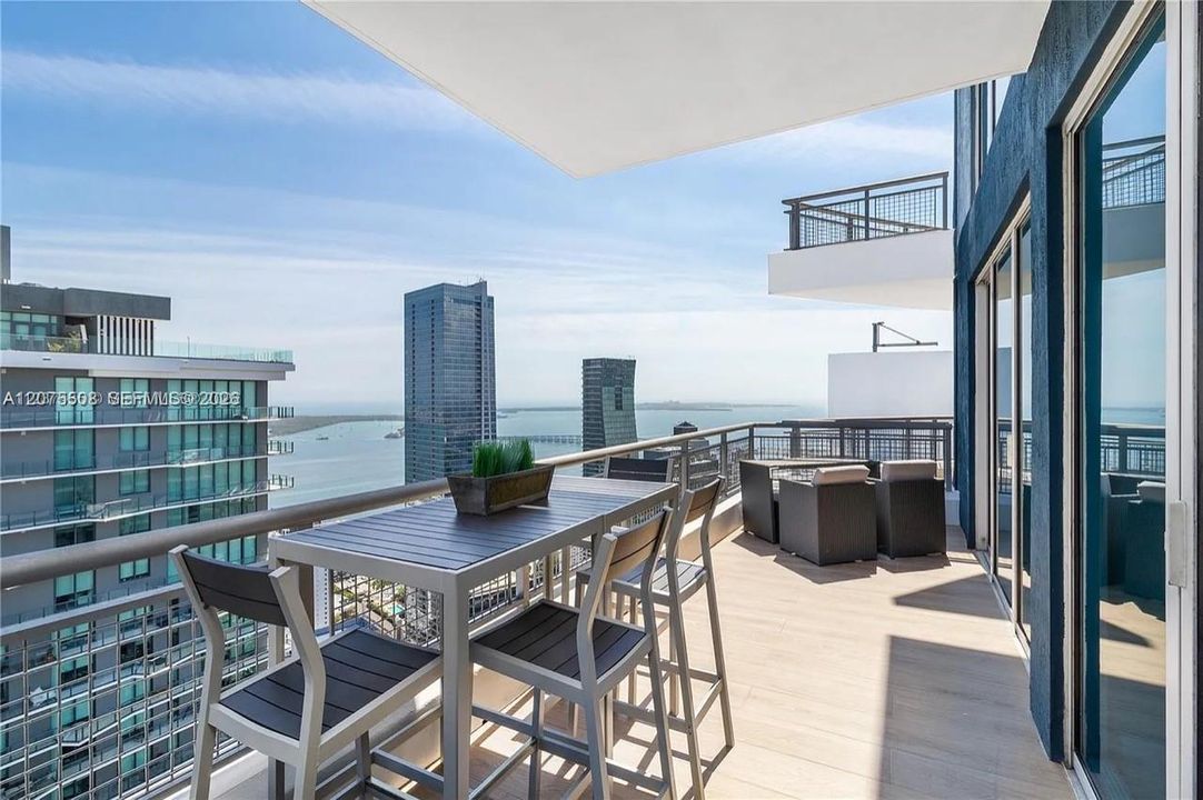For Sale: $2,000,000 (2 beds, 2 baths, 1945 Square Feet)