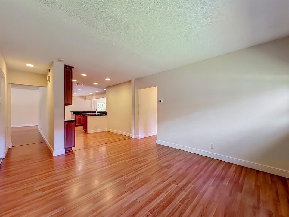 27 Dinette & Family Room