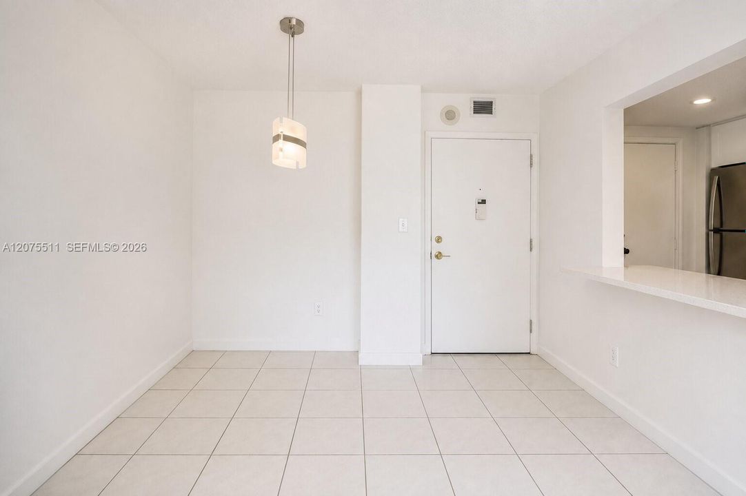 For Sale: $108,000 (1 beds, 1 baths, 875 Square Feet)