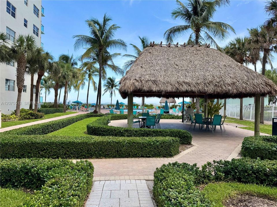 For Sale: $605,000 (2 beds, 2 baths, 1173 Square Feet)