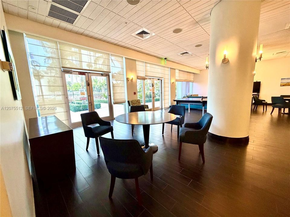 For Sale: $605,000 (2 beds, 2 baths, 1173 Square Feet)