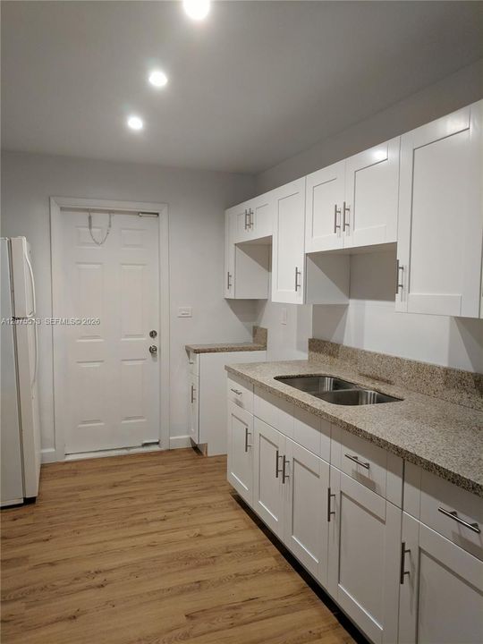 For Rent: $1,895 (2 beds, 1 baths, 720 Square Feet)