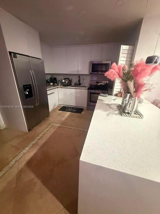For Rent: $3,400 (5 beds, 3 baths, 1935 Square Feet)
