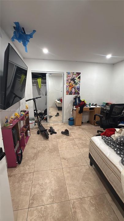 For Rent: $3,400 (5 beds, 3 baths, 1935 Square Feet)