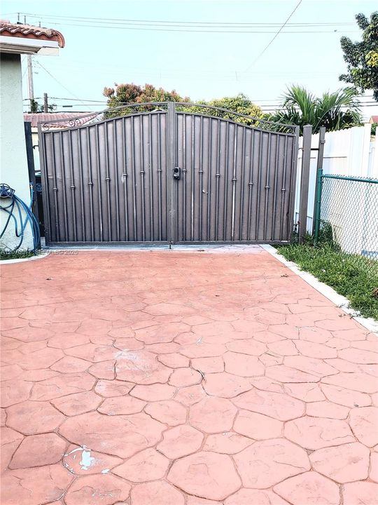 В аренду: $1,900 (1 спален, 1 ванн, 1354 Квадратных фут)
