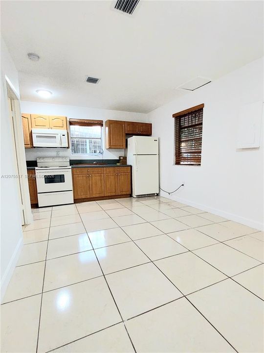 В аренду: $1,900 (1 спален, 1 ванн, 1354 Квадратных фут)