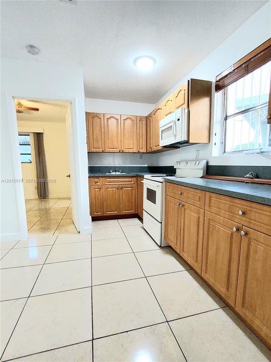 В аренду: $1,900 (1 спален, 1 ванн, 1354 Квадратных фут)