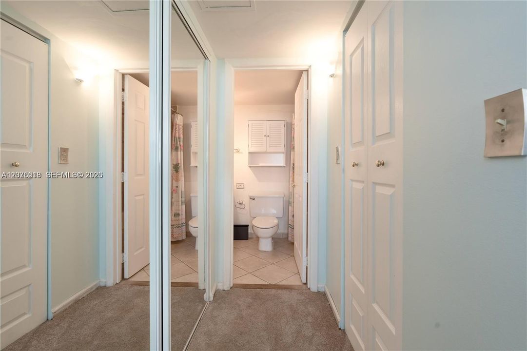 For Rent: $2,700 (1 beds, 1 baths, 910 Square Feet)