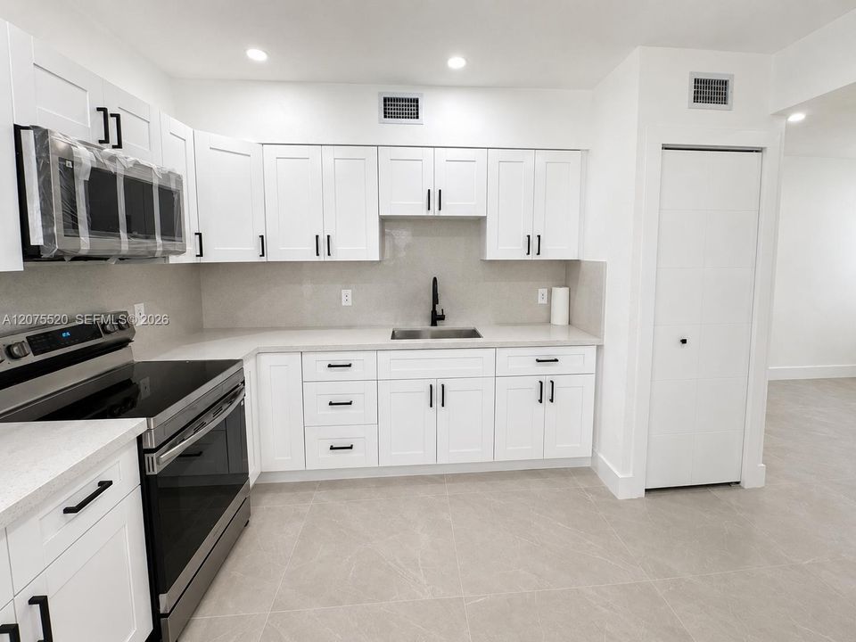 En Venta: $770,000 (0 camas, 0 baños, 1480 Pies cuadrados)