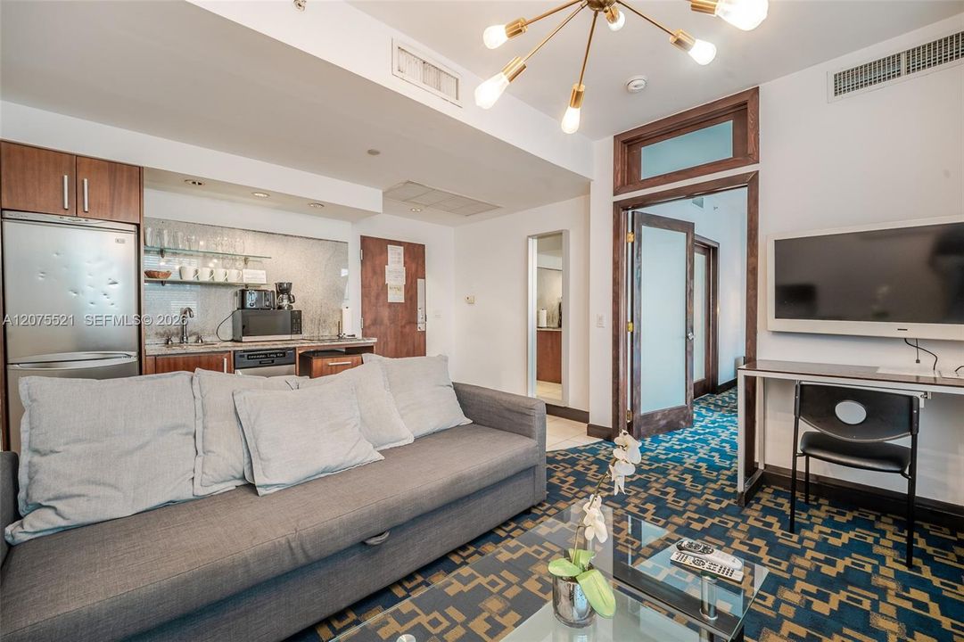 For Sale: $320,000 (1 beds, 1 baths, 488 Square Feet)