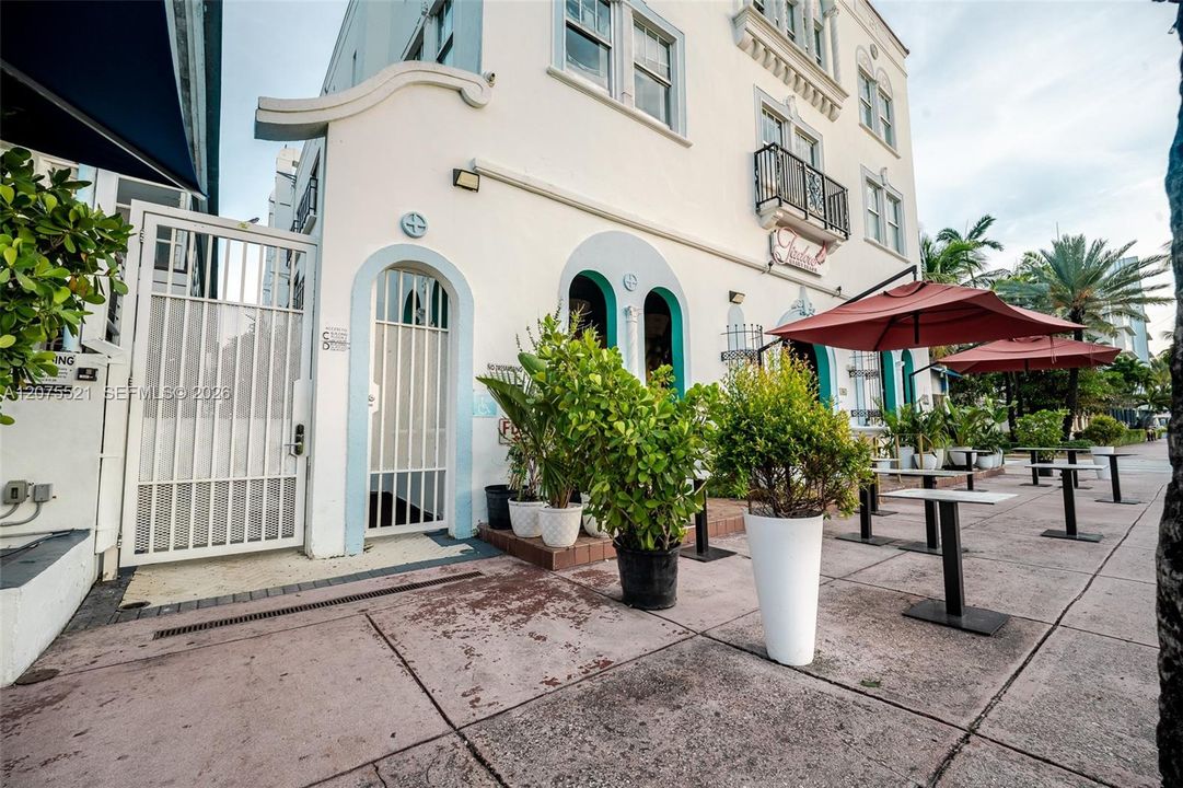 For Sale: $320,000 (1 beds, 1 baths, 488 Square Feet)