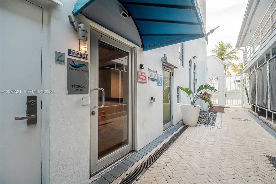For Sale: $320,000 (1 beds, 1 baths, 488 Square Feet)