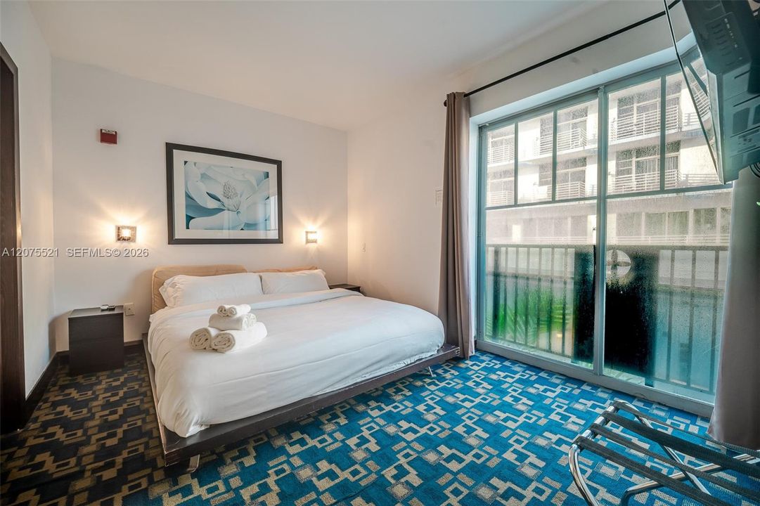 For Sale: $320,000 (1 beds, 1 baths, 488 Square Feet)