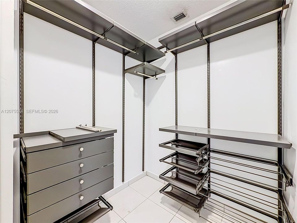 For Rent: $3,000 (2 beds, 2 baths, 1178 Square Feet)