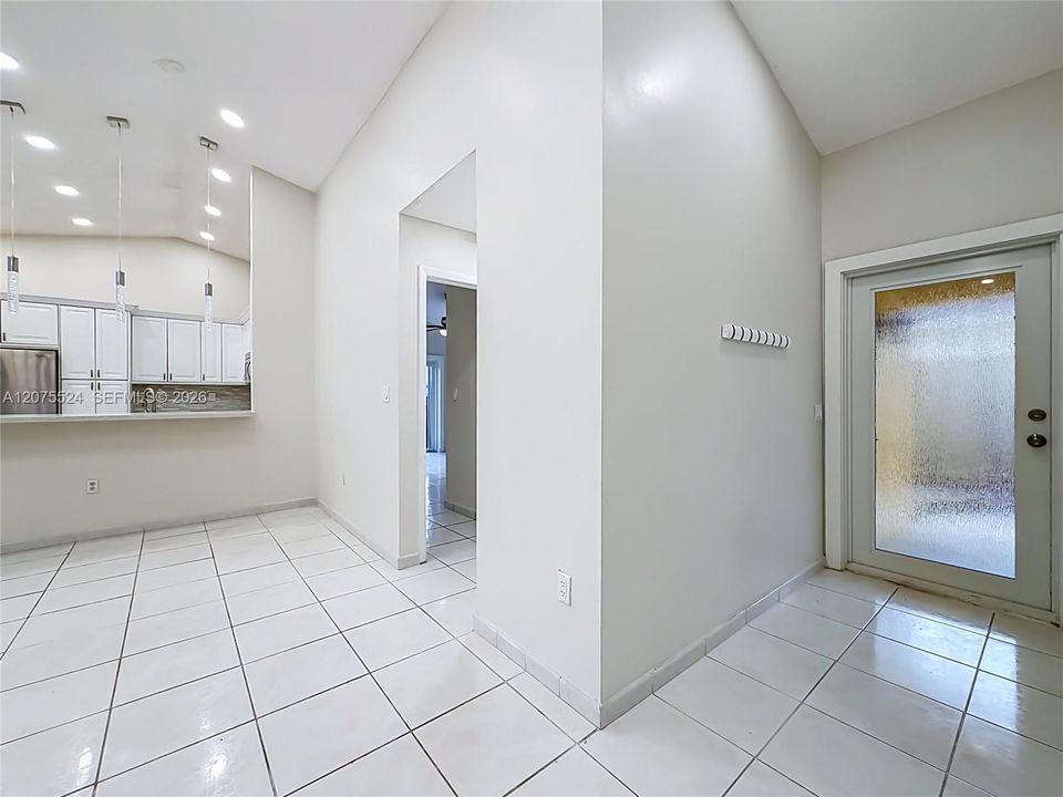 For Rent: $3,000 (2 beds, 2 baths, 1178 Square Feet)