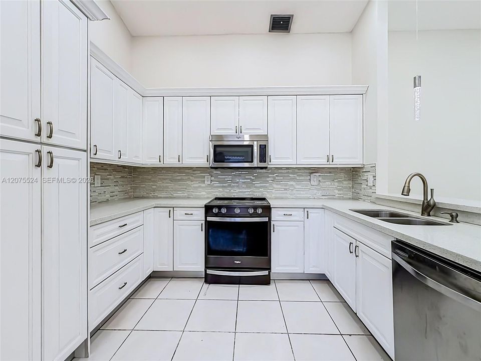 For Rent: $3,000 (2 beds, 2 baths, 1178 Square Feet)