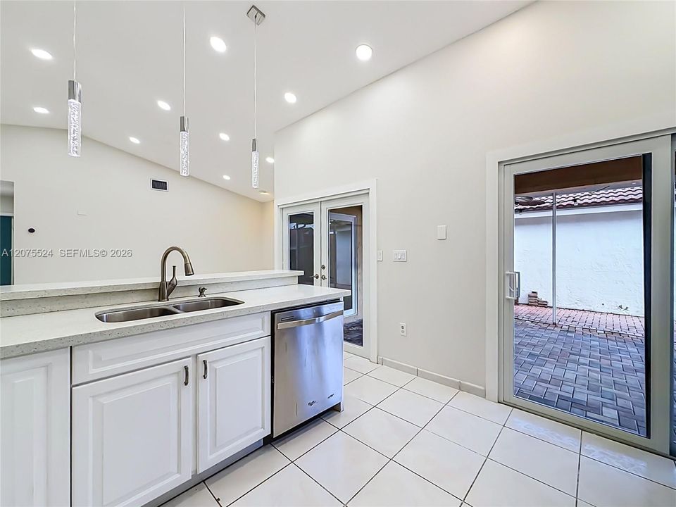 For Rent: $3,000 (2 beds, 2 baths, 1178 Square Feet)