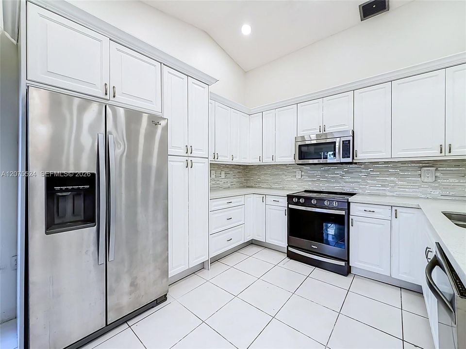 For Rent: $3,000 (2 beds, 2 baths, 1178 Square Feet)