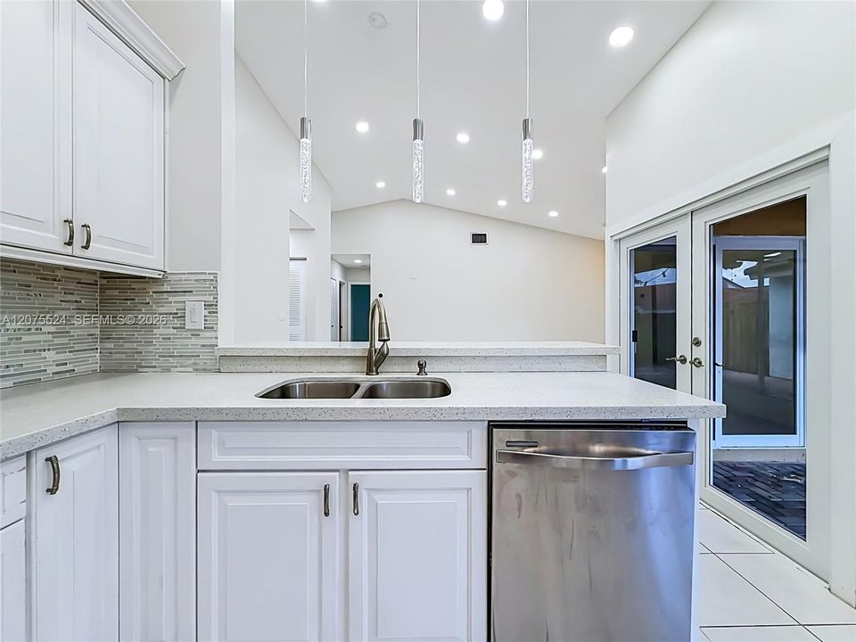 For Rent: $3,000 (2 beds, 2 baths, 1178 Square Feet)