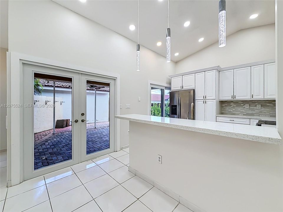 For Rent: $3,000 (2 beds, 2 baths, 1178 Square Feet)