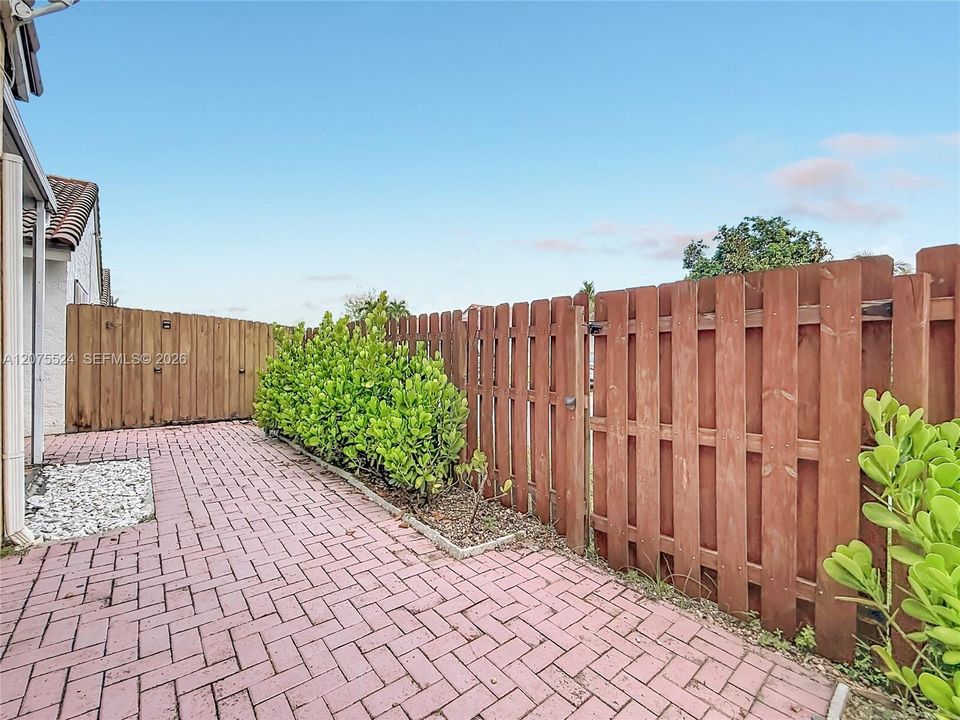 For Rent: $3,000 (2 beds, 2 baths, 1178 Square Feet)