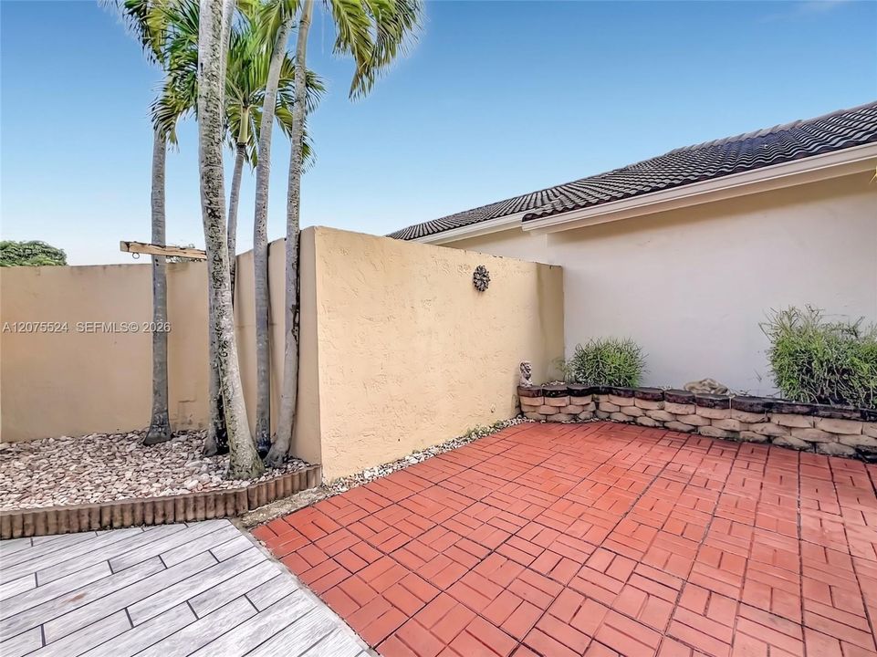 For Rent: $3,000 (2 beds, 2 baths, 1178 Square Feet)