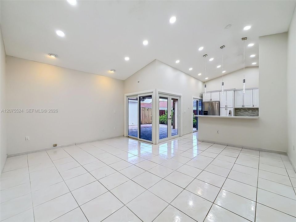 For Rent: $3,000 (2 beds, 2 baths, 1178 Square Feet)