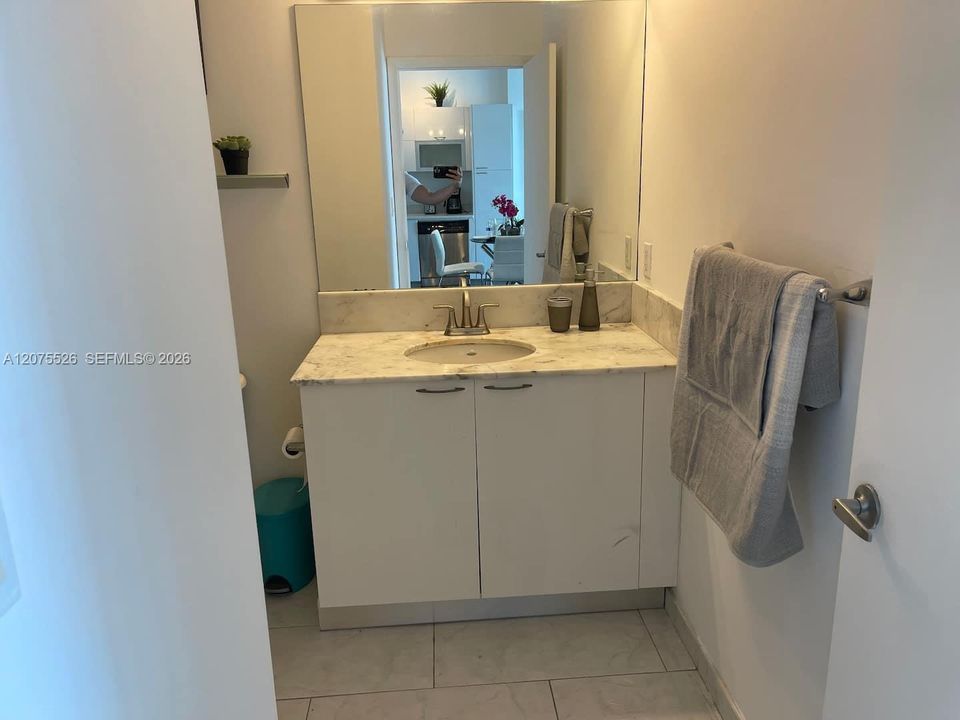 For Sale: $315,000 (1 beds, 1 baths, 651 Square Feet)