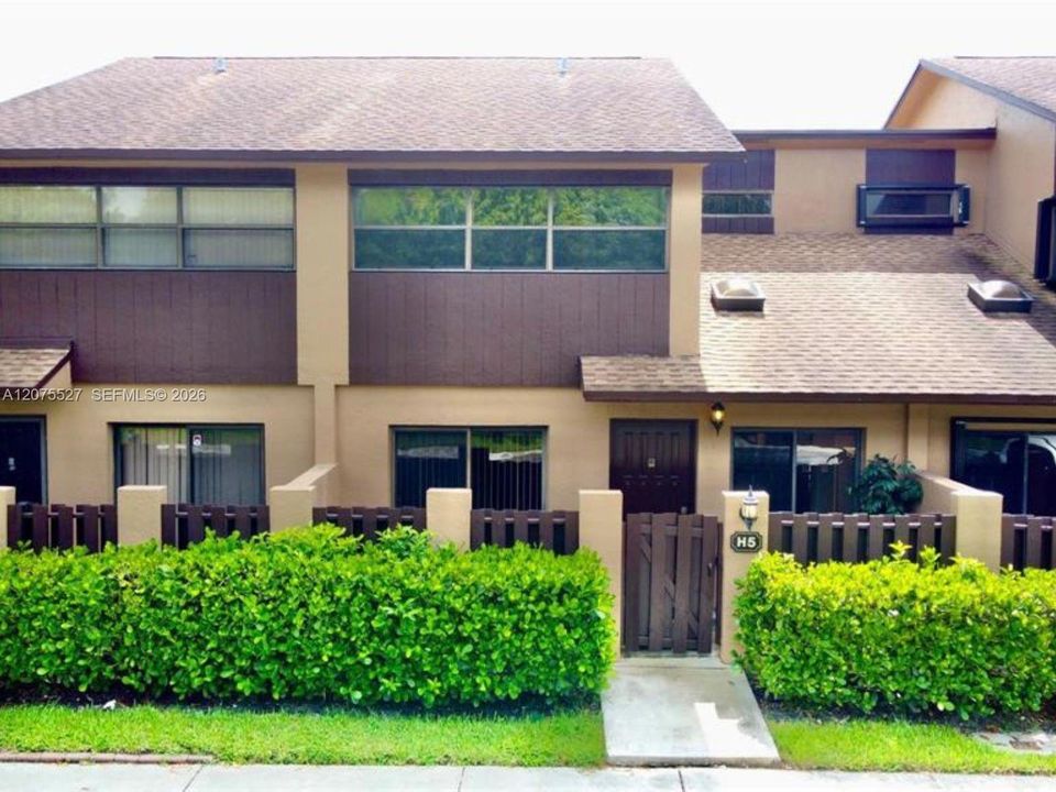 На продажу: $295,000 (3 спален, 3 ванн, 1245 Квадратных фут)