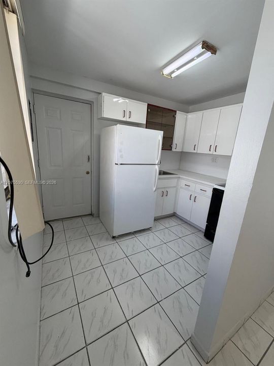 В аренду: $1,750 (1 спален, 1 ванн, 400 Квадратных фут)