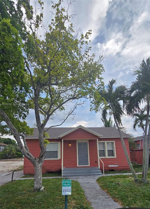 For Rent: $1,700 (1 beds, 1 baths, 651 Square Feet)