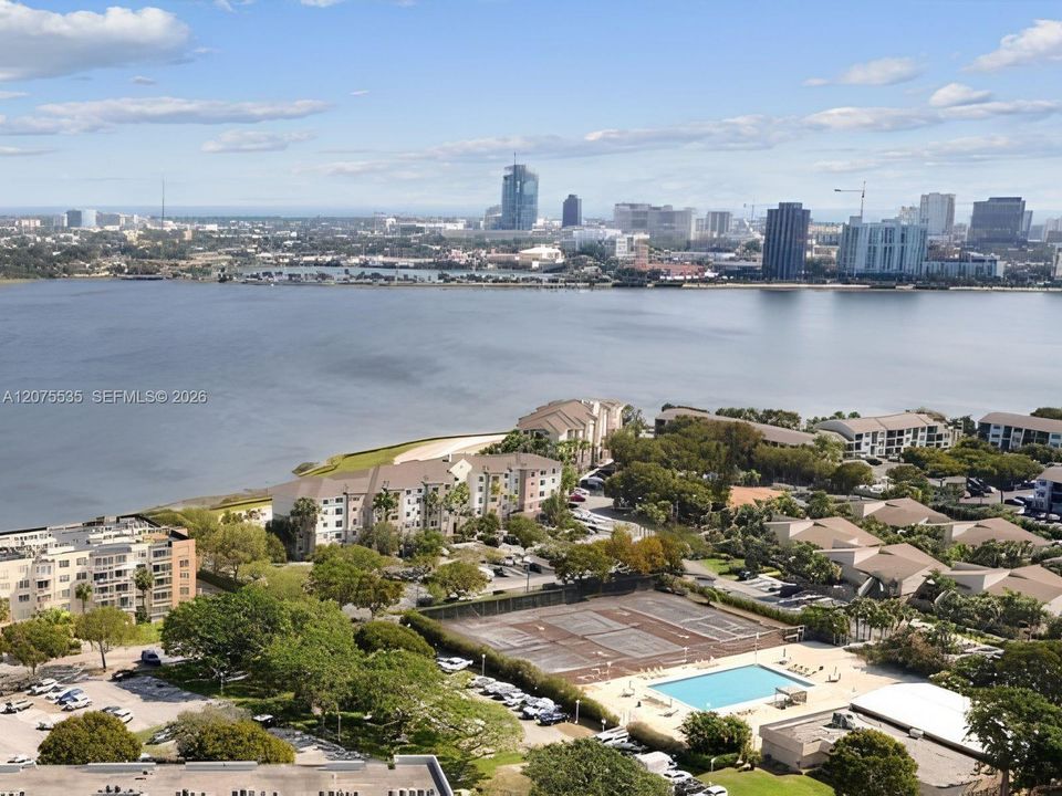For Sale: $126,500 (1 beds, 1 baths, 704 Square Feet)