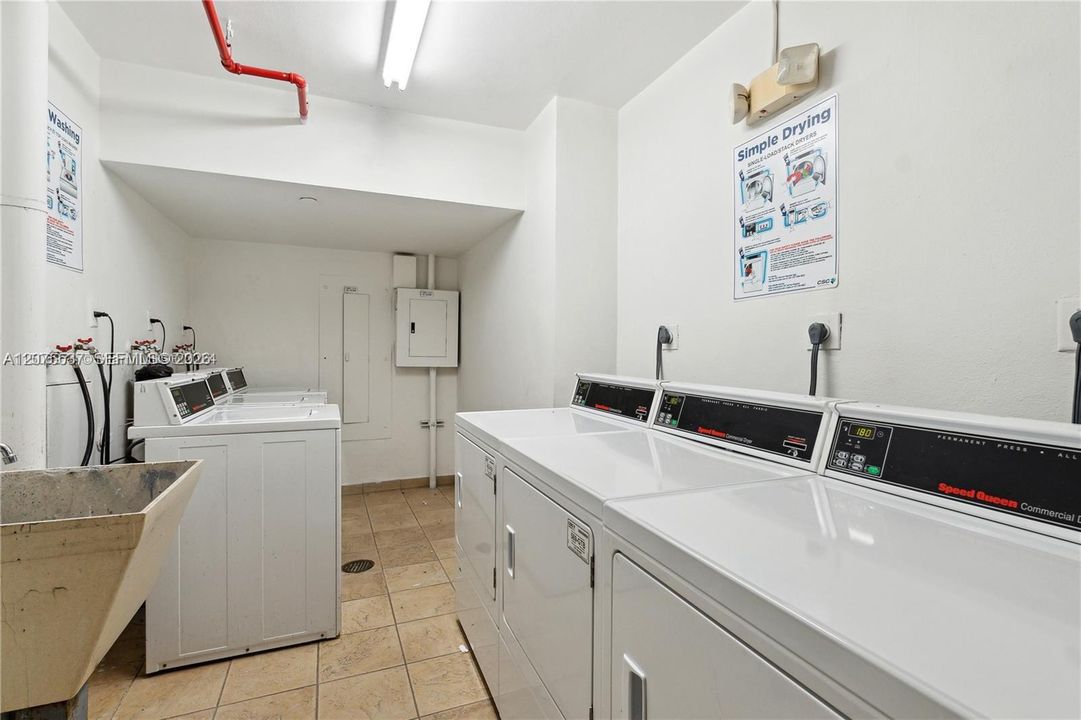 For Rent: $3,750 (1 beds, 1 baths, 852 Square Feet)
