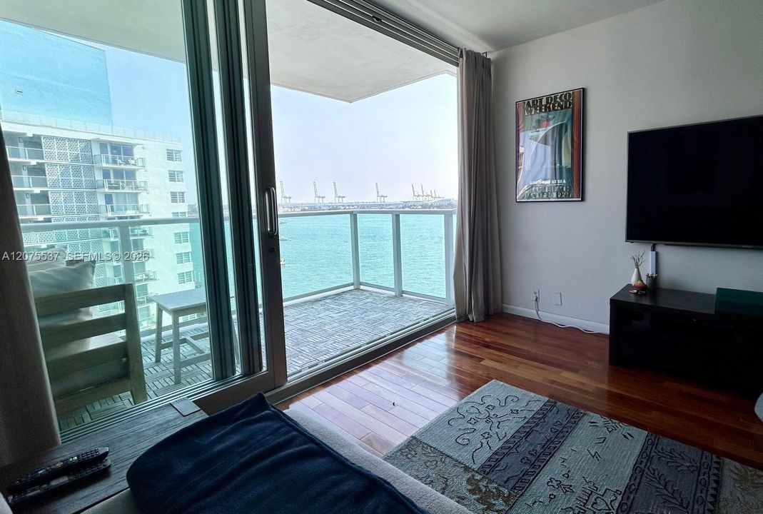 For Rent: $3,750 (1 beds, 1 baths, 852 Square Feet)