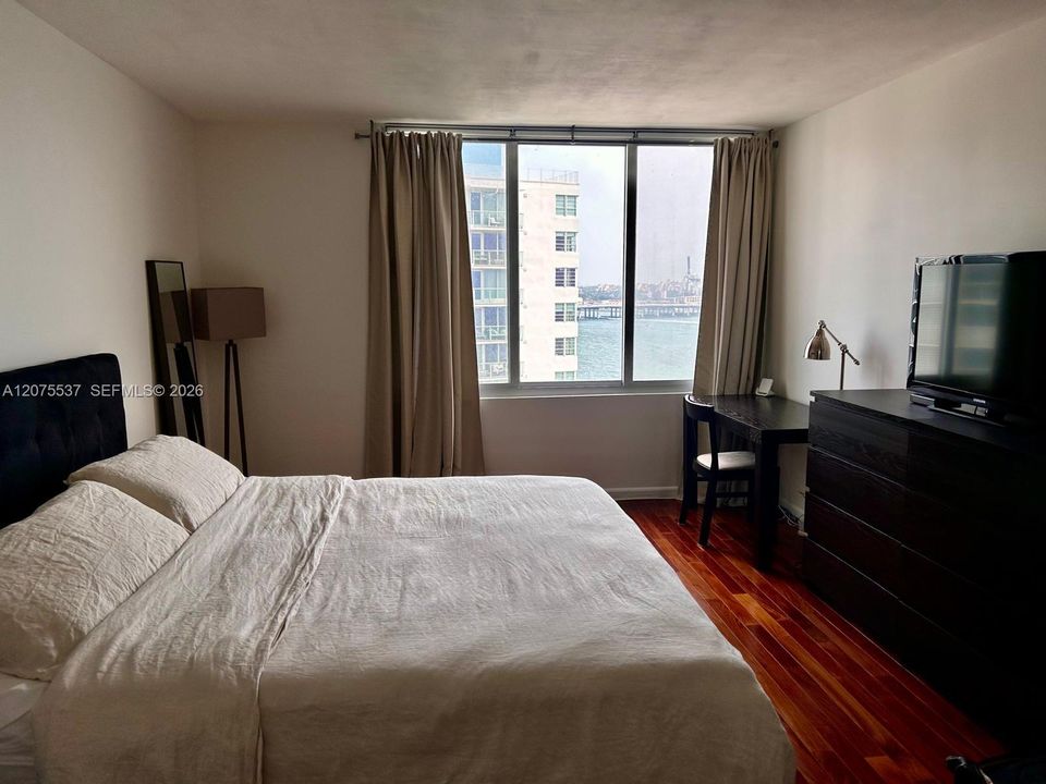 For Rent: $3,750 (1 beds, 1 baths, 852 Square Feet)
