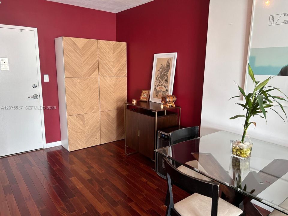 For Rent: $3,750 (1 beds, 1 baths, 852 Square Feet)