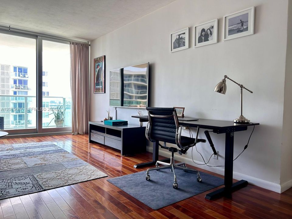 For Rent: $3,750 (1 beds, 1 baths, 852 Square Feet)