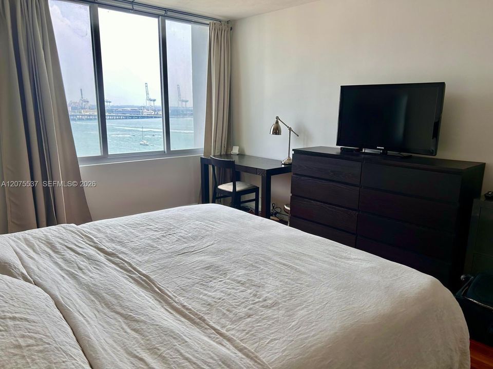 For Rent: $3,750 (1 beds, 1 baths, 852 Square Feet)