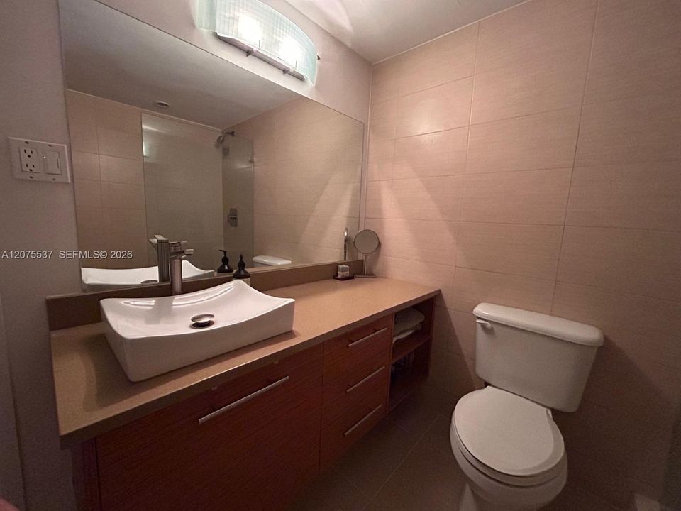For Rent: $3,750 (1 beds, 1 baths, 852 Square Feet)