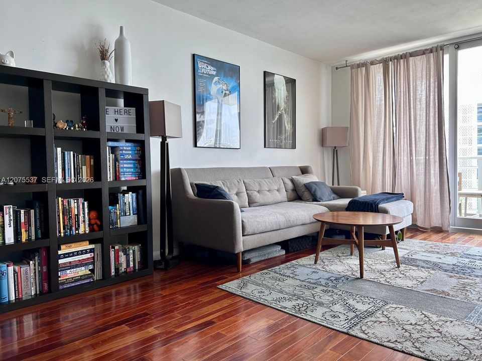 For Rent: $3,750 (1 beds, 1 baths, 852 Square Feet)