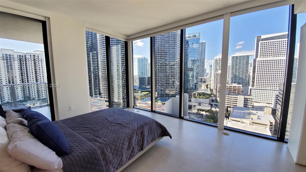 For Rent: $4,800 (1 beds, 1 baths, 975 Square Feet)